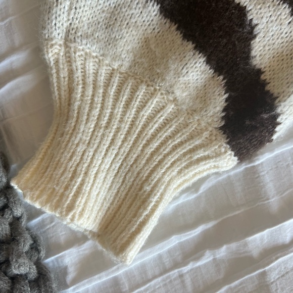 Cheetah Print XS Sweater - Picture 5 of 5